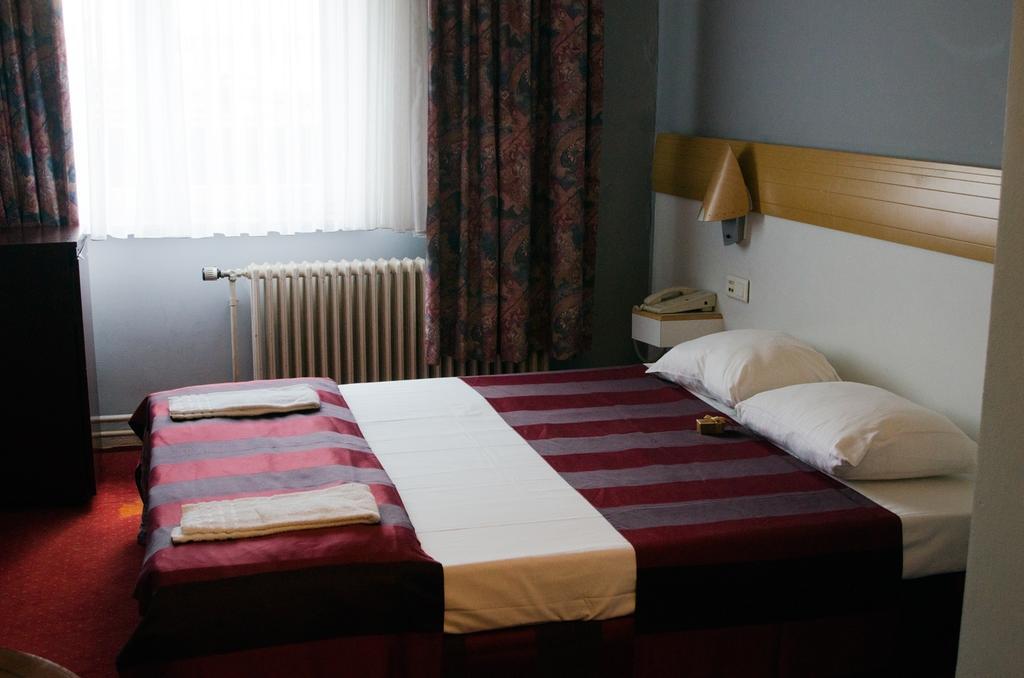 Sint-Jans-Molenbeek Slina Hotel Brussels מראה חיצוני תמונה